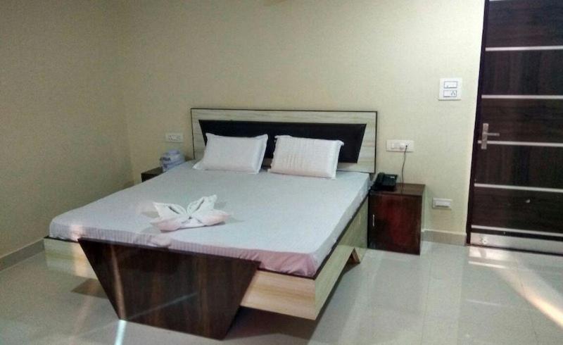 Hotel Sukh Sagar Gwalior Ngoại thất bức ảnh